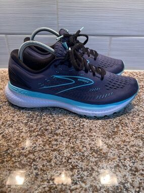 Brooks Women's Running Sneakers - Navy with Teal Accents